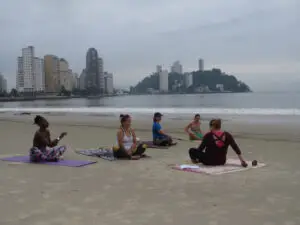 YogaTerapias Jo Barbosa Yoga na Praia