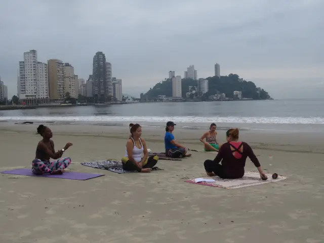 YogaTerapias Jo Barbosa Yoga na Praia