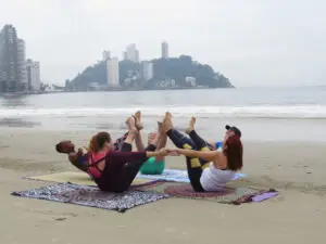 YogaTerapias Jo Barbosa Yoga na Praia - Descontração