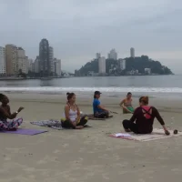 YogaTerapias Jo Barbosa Yoga na Praia